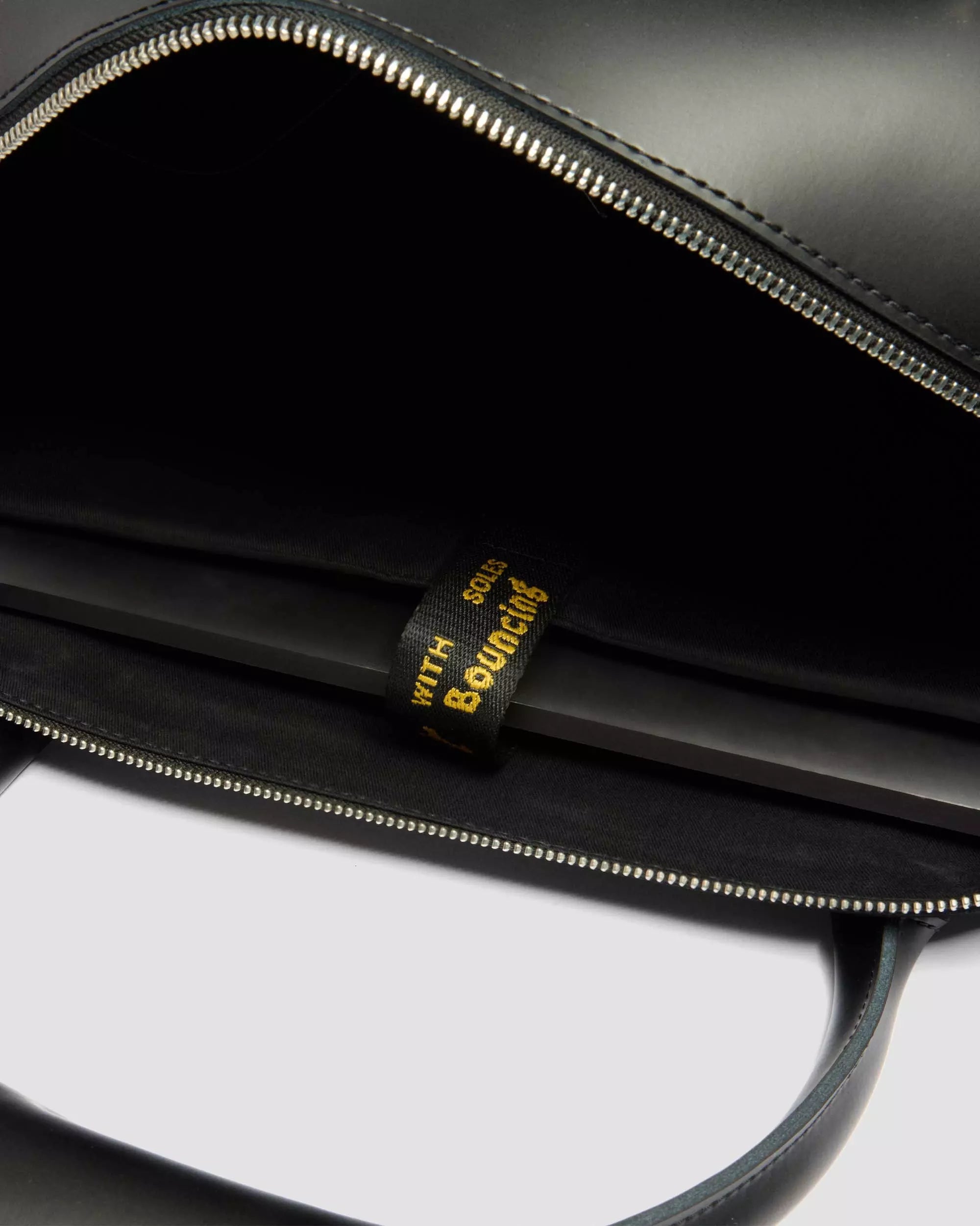 Daytripper Kiev Leather Bag