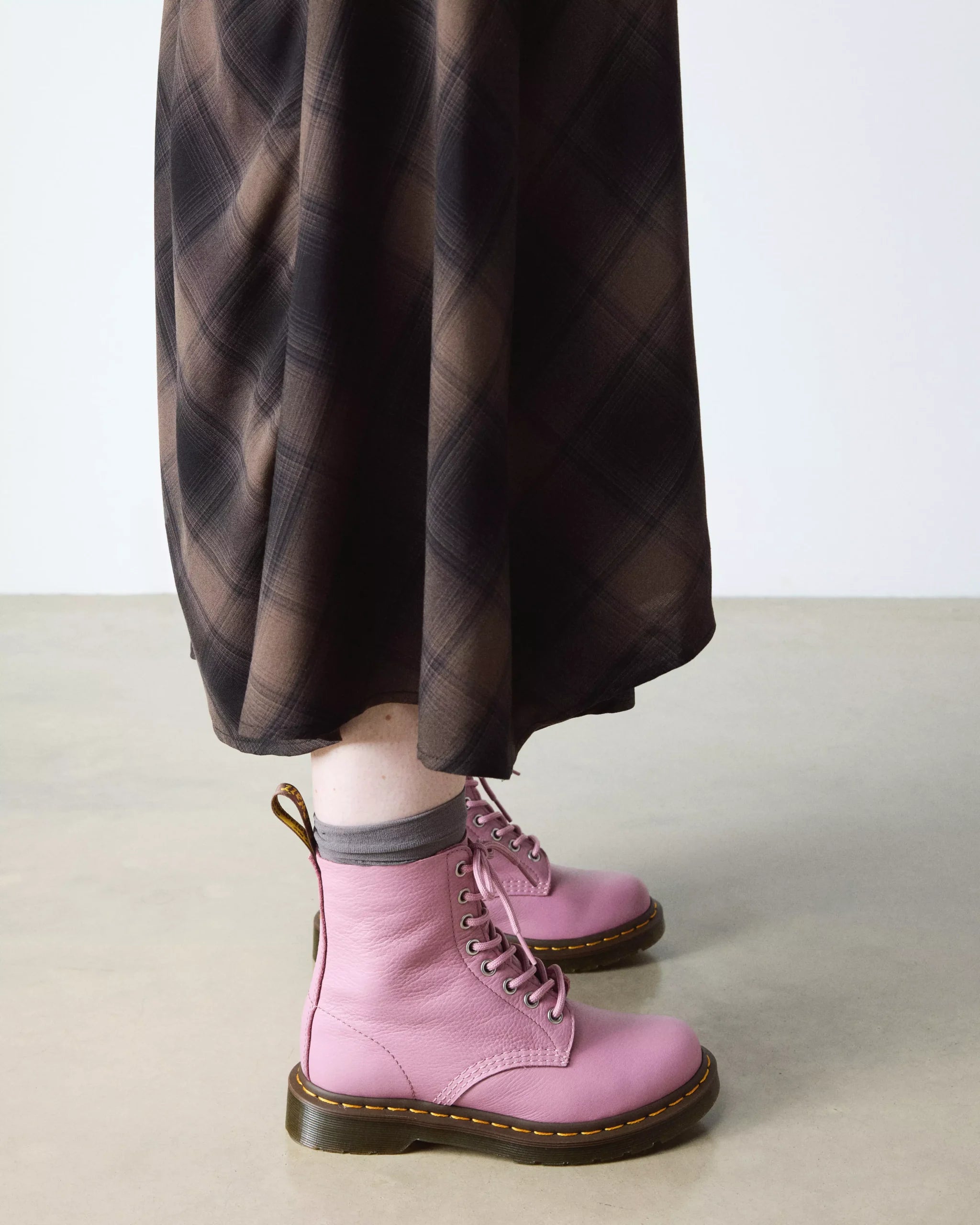 1460 Pascal 8 Eye Leather Boots